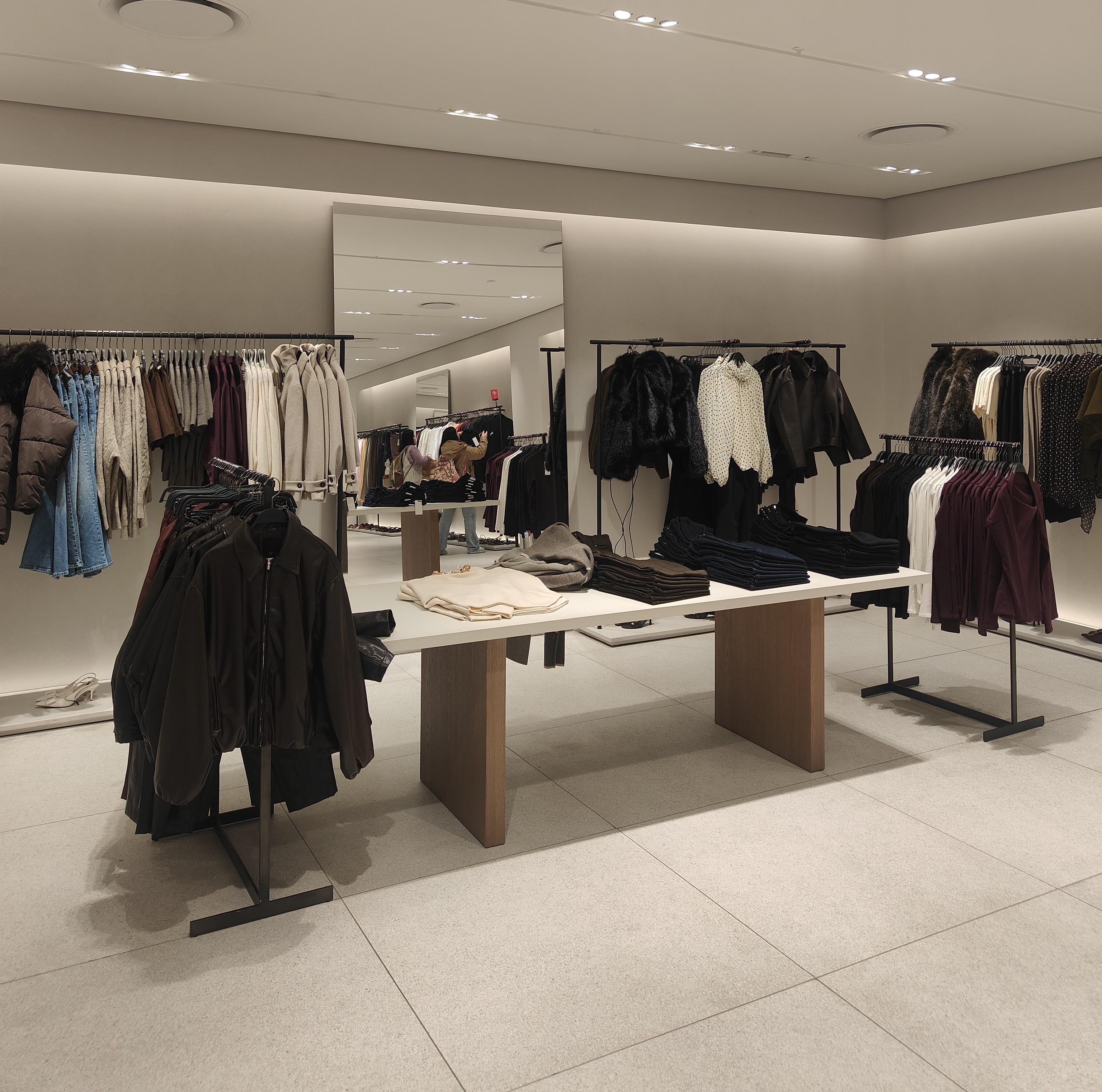 Lacoste Display